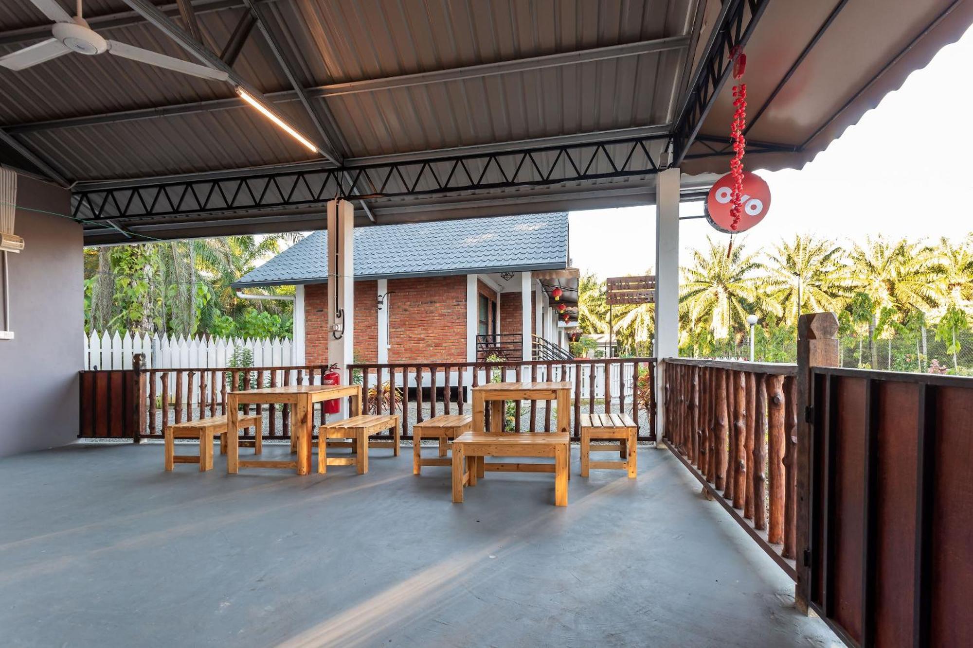 Oyo 90149 Pua Family Semporna Hotel Exterior photo