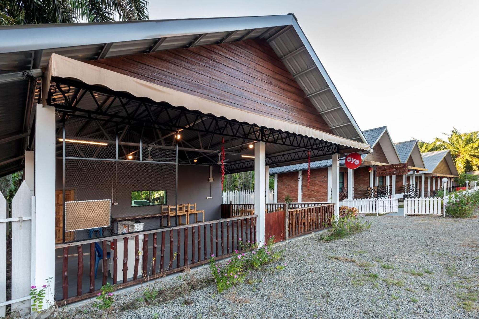 Oyo 90149 Pua Family Semporna Hotel Exterior photo
