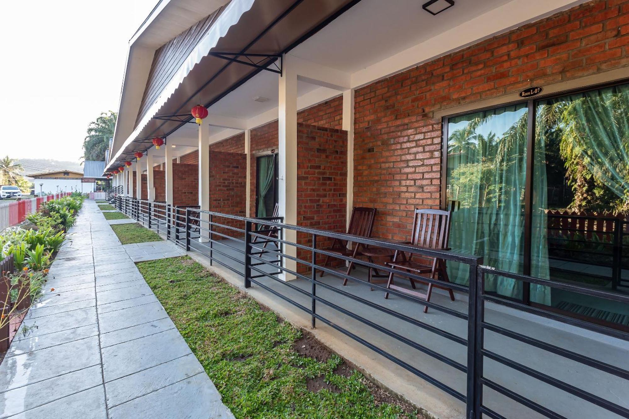 Oyo 90149 Pua Family Semporna Hotel Exterior photo